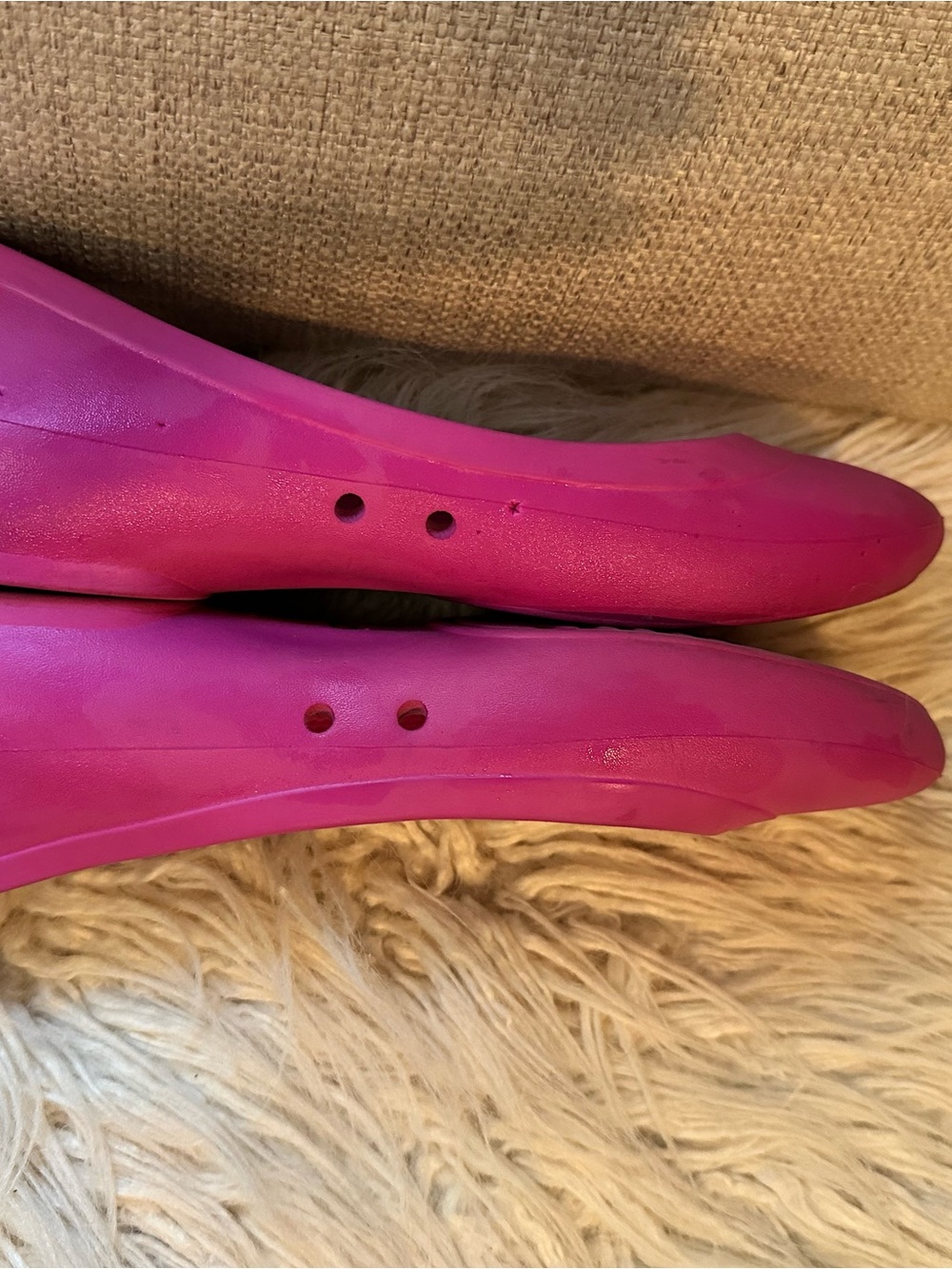2 Pairs of Crocs Women’s size 6 Flats | Lightweight, Comfort Shoes - Picture 3 of 12